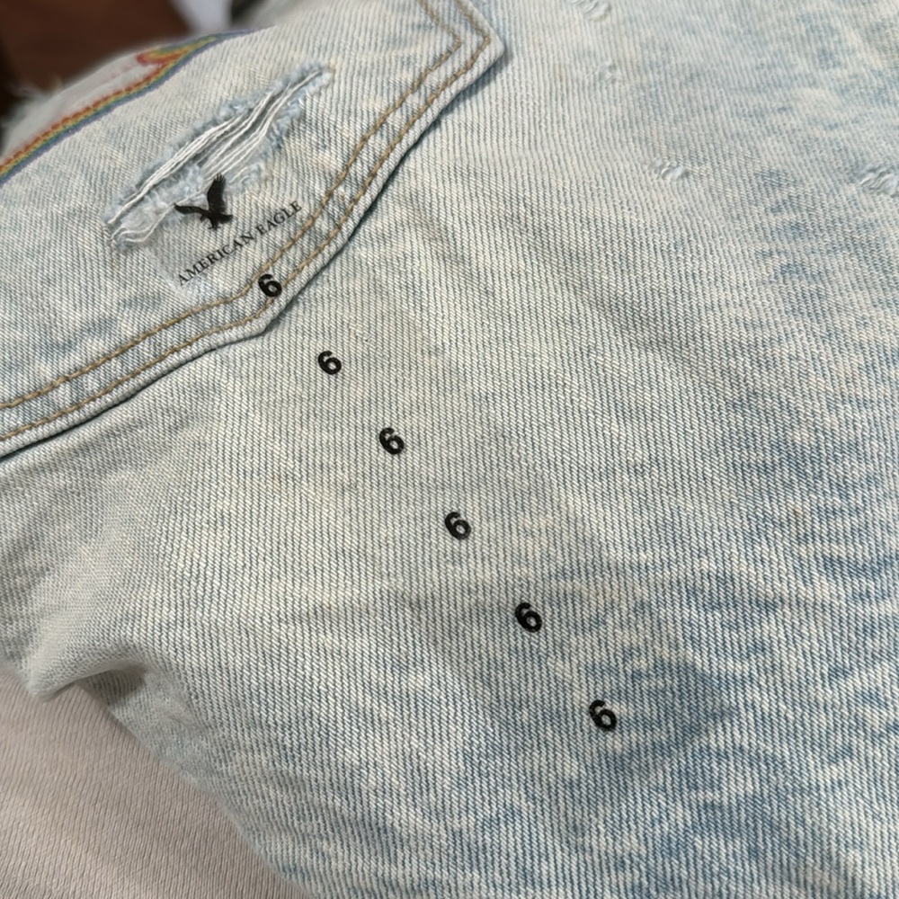 New American Eagle Rainbow embroidery High rise acid wash shorts light blue sz 6 - Picture 10 of 12
